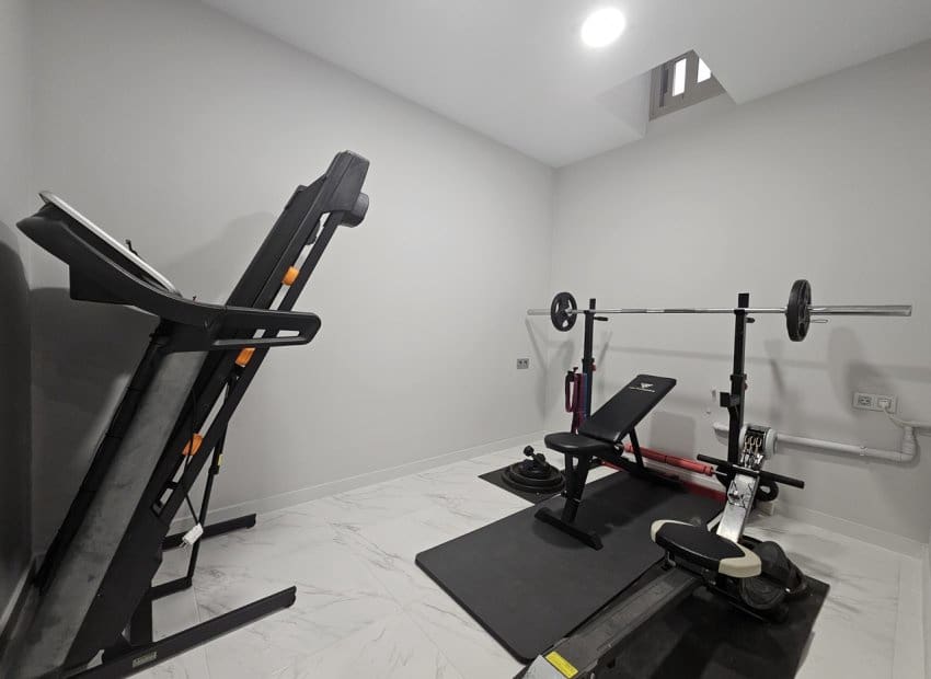 4 bedroom Villa for sale in Villamartin with pool - € 450,000 (Ref: 8743835)