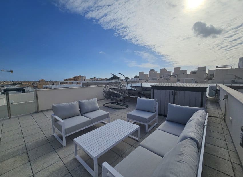 4 bedroom Villa for sale in Villamartin with pool - € 450,000 (Ref: 8743835)