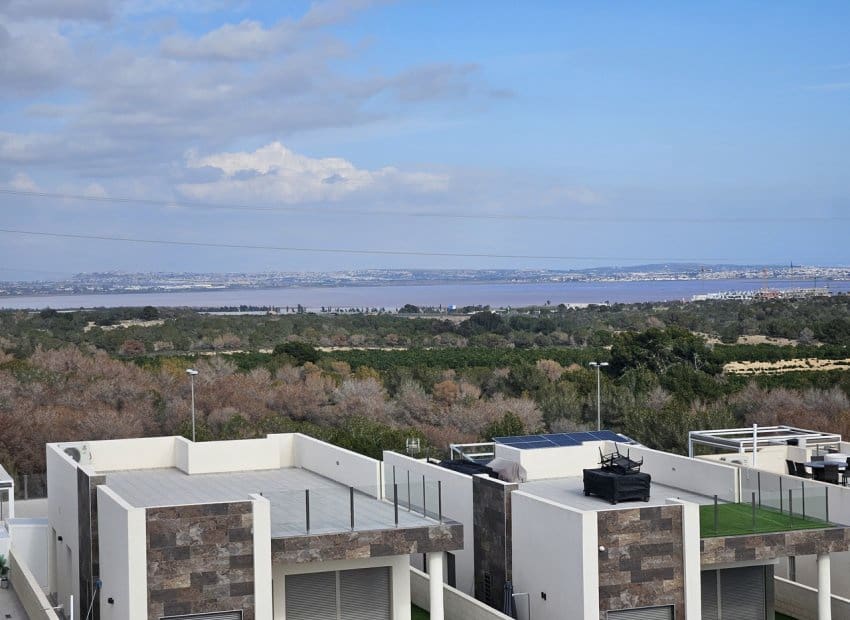 4 bedroom Villa for sale in Villamartin with pool - € 450,000 (Ref: 8743835)