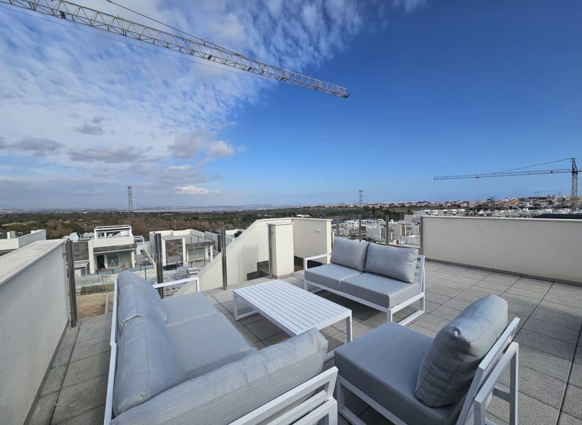 4 bedroom Villa for sale in Villamartin with pool - € 450,000 (Ref: 8743835)