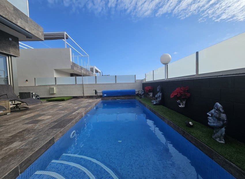 4 bedroom Villa for sale in Villamartin with pool - € 450,000 (Ref: 8743835)