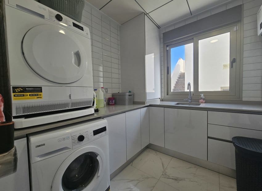 4 bedroom Villa for sale in Villamartin with pool - € 450,000 (Ref: 8743835)