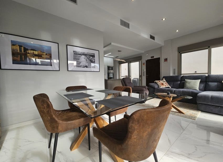 4 bedroom Villa for sale in Villamartin with pool - € 450,000 (Ref: 8743835)