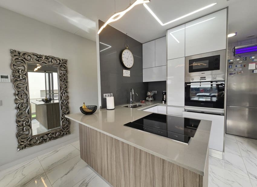 4 bedroom Villa for sale in Villamartin with pool - € 450,000 (Ref: 8743835)