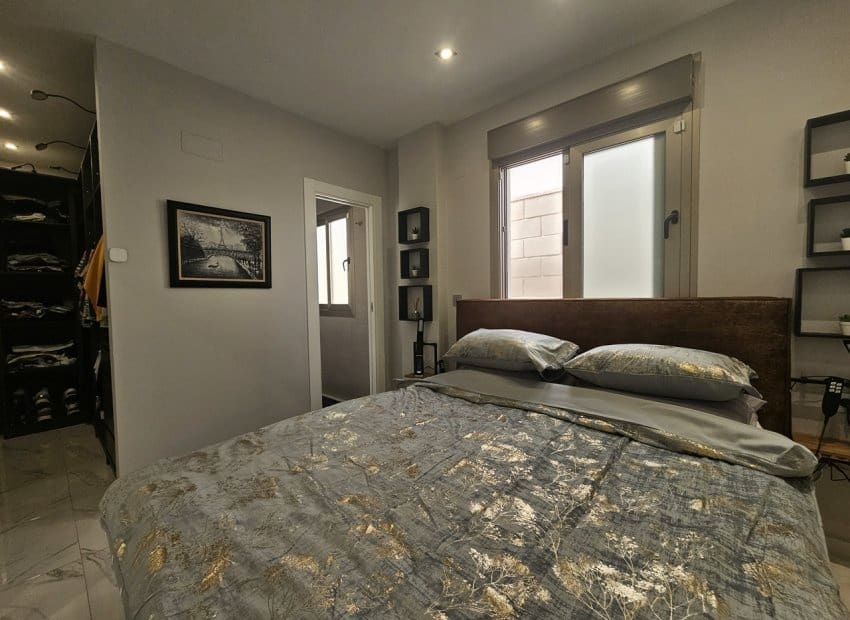 4 bedroom Villa for sale in Villamartin with pool - € 450,000 (Ref: 8743835)