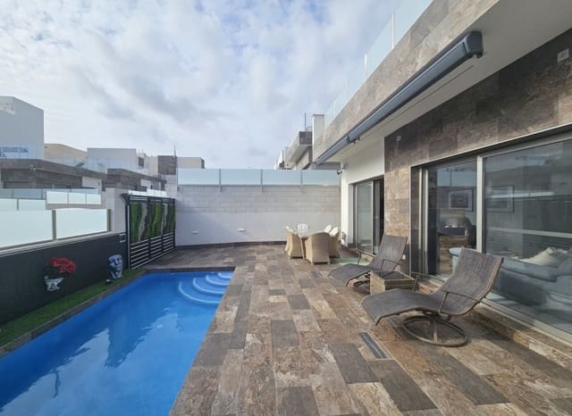 4 bedroom Villa for sale in Villamartin, Orihuela with pool - € 450,000 (Ref: 8743835)