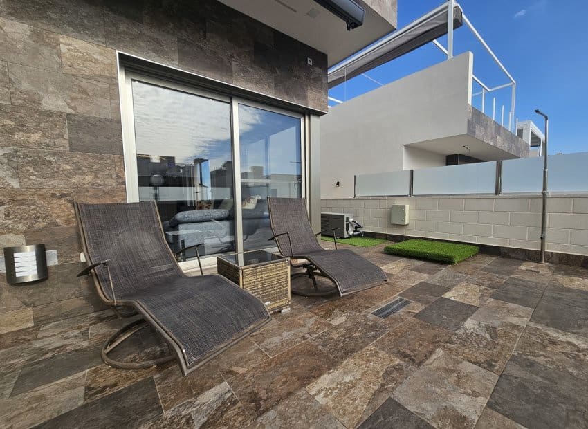 4 bedroom Villa for sale in Villamartin with pool - € 450,000 (Ref: 8743835)