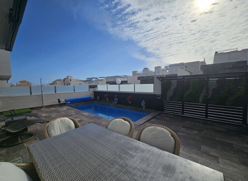 4 bedroom Villa for sale in Villamartin with pool - € 450,000 (Ref: 8743835)