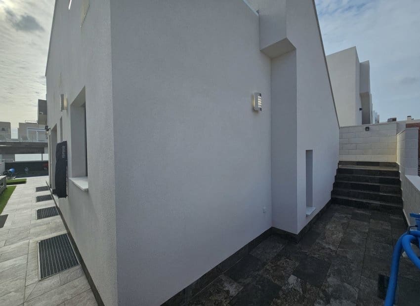 4 bedroom Villa for sale in Villamartin with pool - € 450,000 (Ref: 8743835)