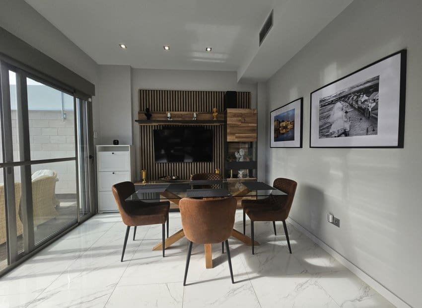 4 bedroom Villa for sale in Villamartin with pool - € 450,000 (Ref: 8743835)