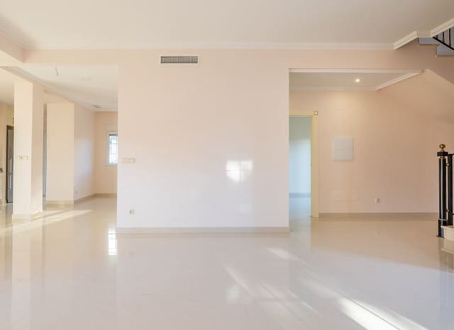 4 bedroom Villa for sale in Cabo Roig, Orihuela with pool - € 910,000 (Ref: 8754139)