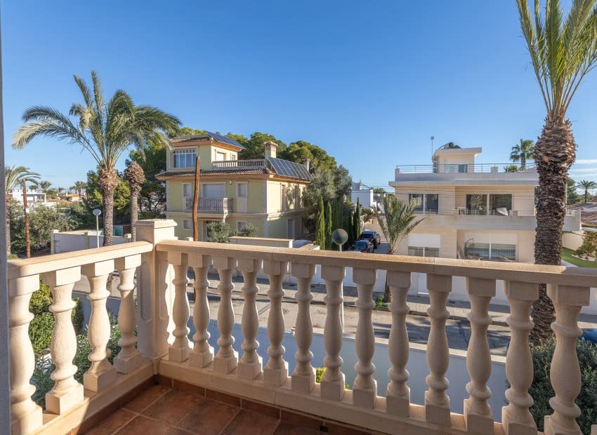 4 bedroom Villa for sale in Orihuela Costa with pool - € 910,000 (Ref: 8754139)