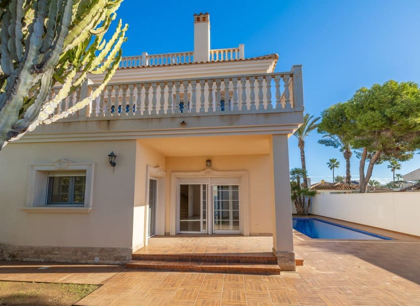 4 bedroom Villa for sale in Orihuela Costa with pool - € 910,000 (Ref: 8754139)