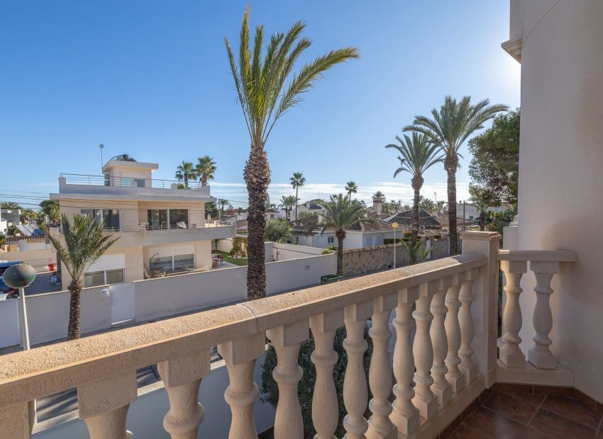4 bedroom Villa for sale in Orihuela Costa with pool - € 910,000 (Ref: 8754139)