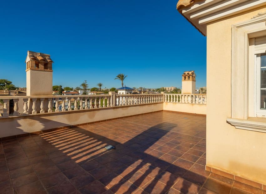 4 bedroom Villa for sale in Orihuela Costa with pool - € 910,000 (Ref: 8754139)