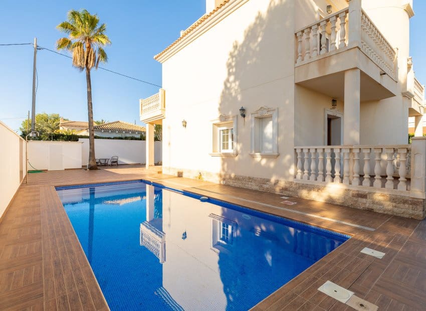 4 bedroom Villa for sale in Orihuela Costa with pool - € 910,000 (Ref: 8754139)