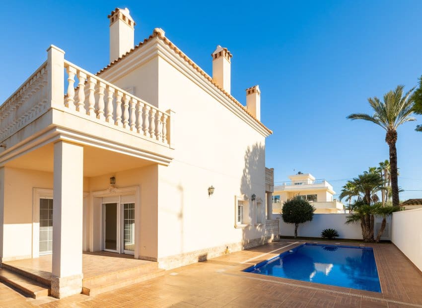 4 bedroom Villa for sale in Orihuela Costa with pool - € 910,000 (Ref: 8754139)