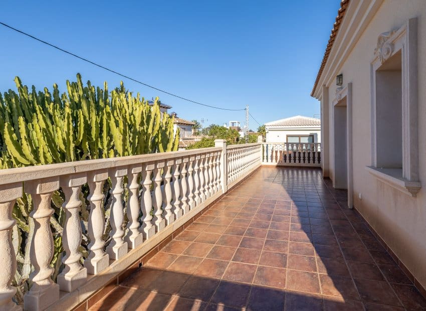 4 bedroom Villa for sale in Orihuela Costa with pool - € 910,000 (Ref: 8754139)