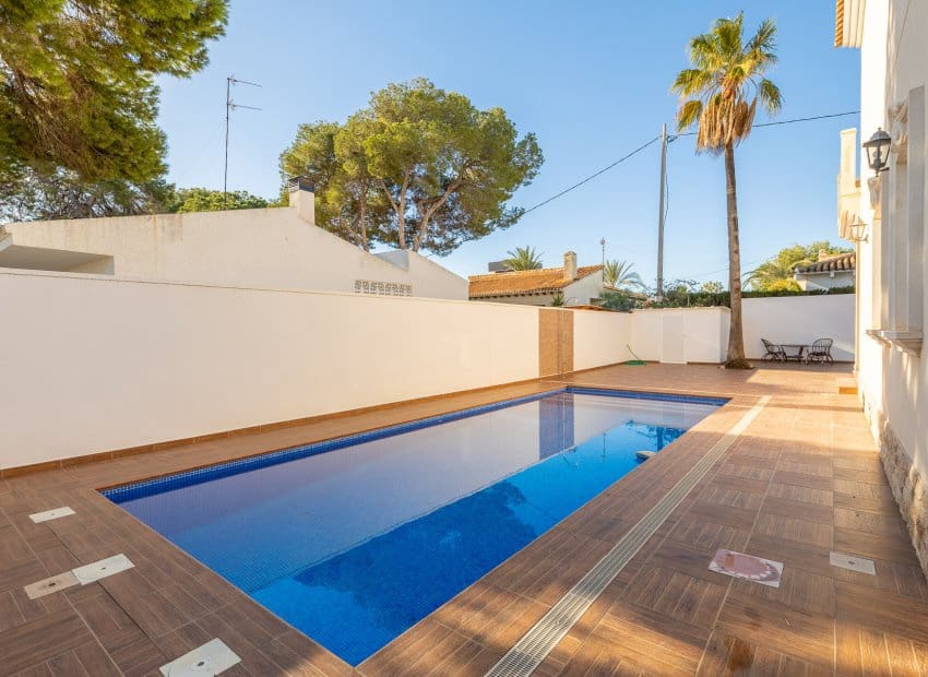 4 bedroom Villa for sale in Orihuela Costa with pool - € 910,000 (Ref: 8754139)
