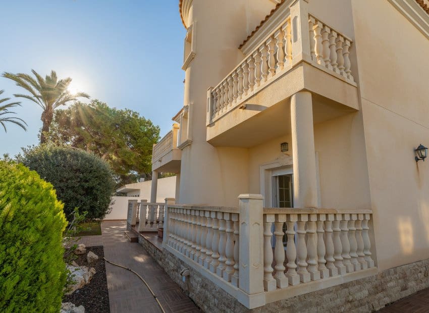 4 bedroom Villa for sale in Orihuela Costa with pool - € 910,000 (Ref: 8754139)