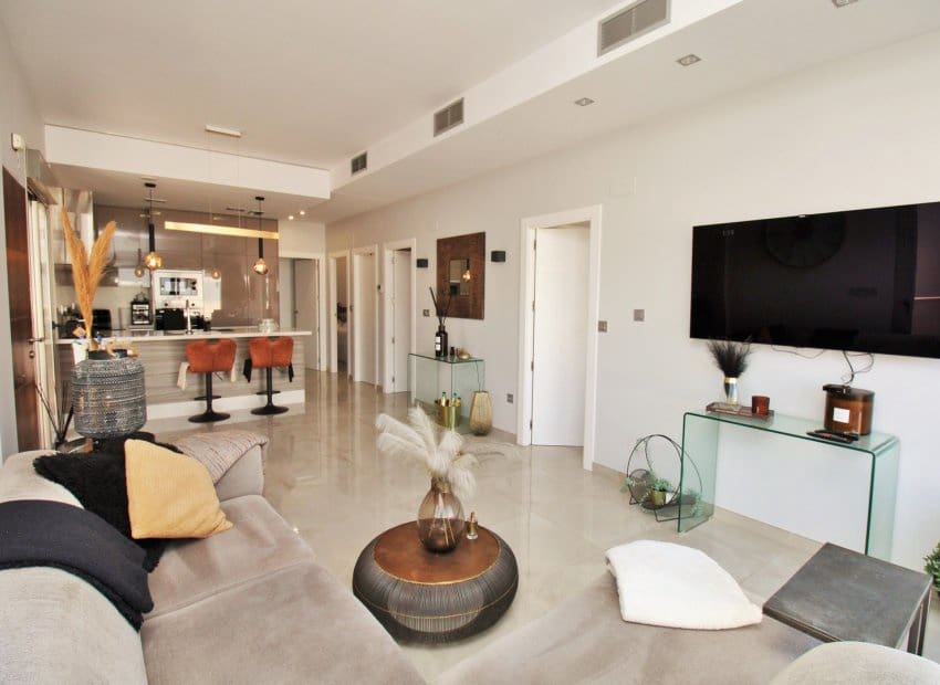 3 bedroom Villa for sale in Villamartin with pool - € 369,950 (Ref: 8820602)