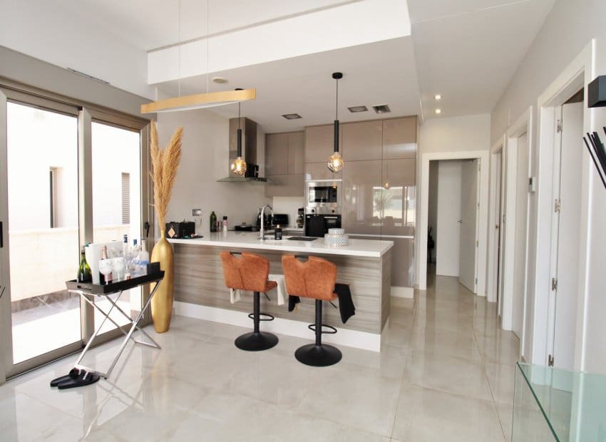 3 bedroom Villa for sale in Villamartin with pool - € 369,950 (Ref: 8820602)