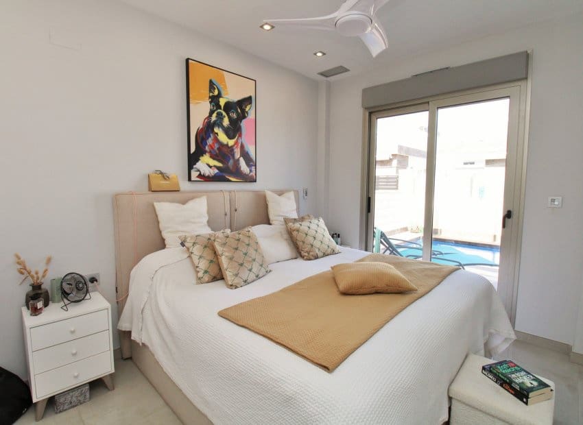 3 bedroom Villa for sale in Villamartin with pool - € 369,950 (Ref: 8820602)