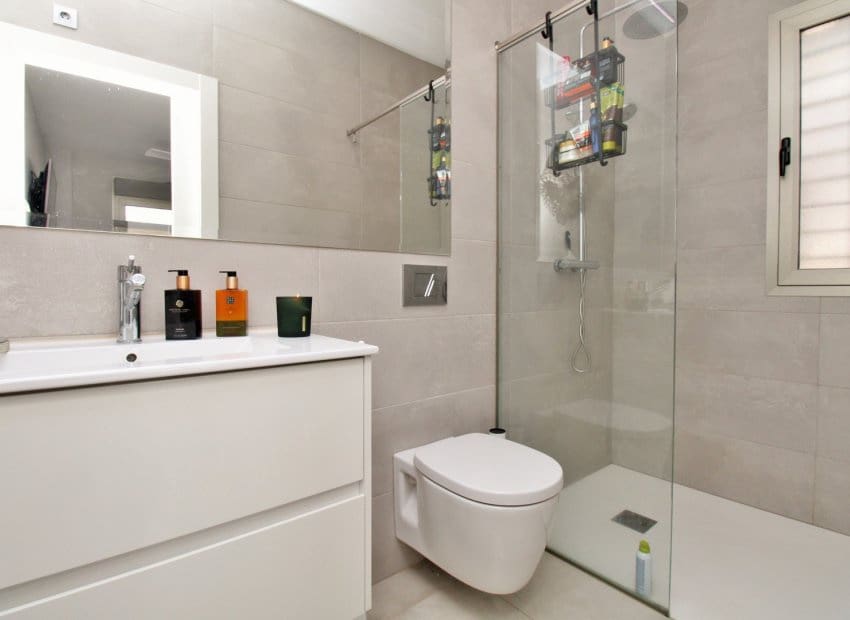 3 bedroom Villa for sale in Villamartin with pool - € 369,950 (Ref: 8820602)