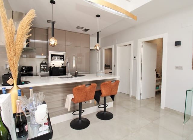 3 bedroom Villa for sale in Villamartin, Orihuela with pool - € 369,950 (Ref: 8820602)