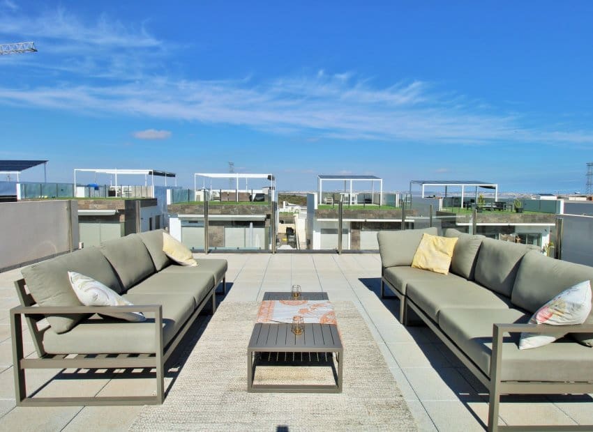 3 bedroom Villa for sale in Villamartin with pool - € 369,950 (Ref: 8820602)