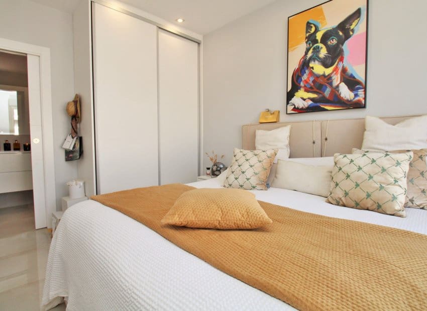 3 bedroom Villa for sale in Villamartin with pool - € 369,950 (Ref: 8820602)