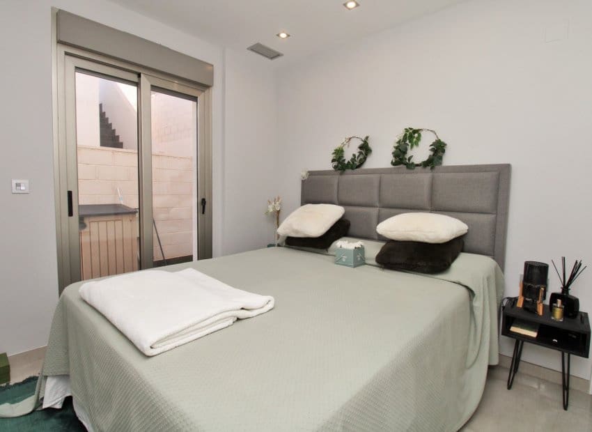 3 bedroom Villa for sale in Villamartin with pool - € 369,950 (Ref: 8820602)