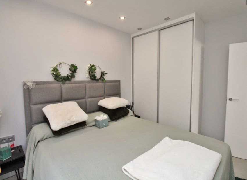 3 bedroom Villa for sale in Villamartin with pool - € 369,950 (Ref: 8820602)