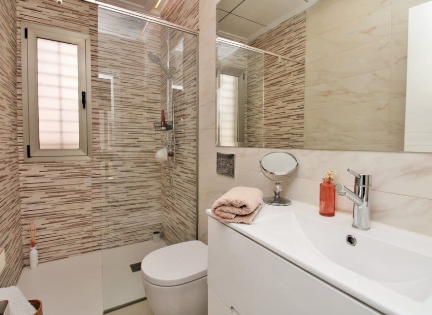 3 bedroom Villa for sale in Villamartin with pool - € 369,950 (Ref: 8820602)