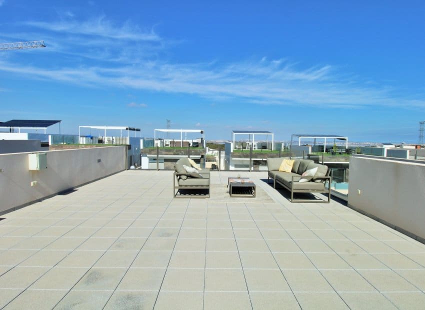 3 bedroom Villa for sale in Villamartin with pool - € 369,950 (Ref: 8820602)