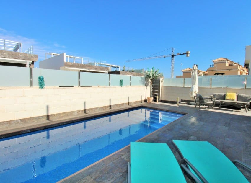 3 bedroom Villa for sale in Villamartin with pool - € 369,950 (Ref: 8820602)