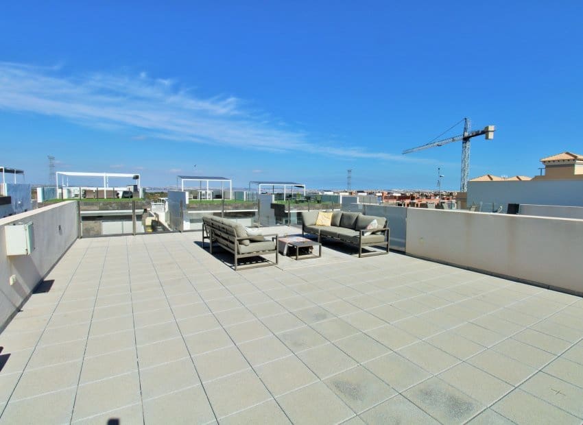 3 bedroom Villa for sale in Villamartin with pool - € 369,950 (Ref: 8820602)