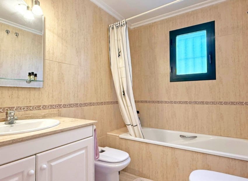 Apartamento de 2 habitaciones en Campoamor en venta con piscina - 215.000 € (Ref: 8820604)