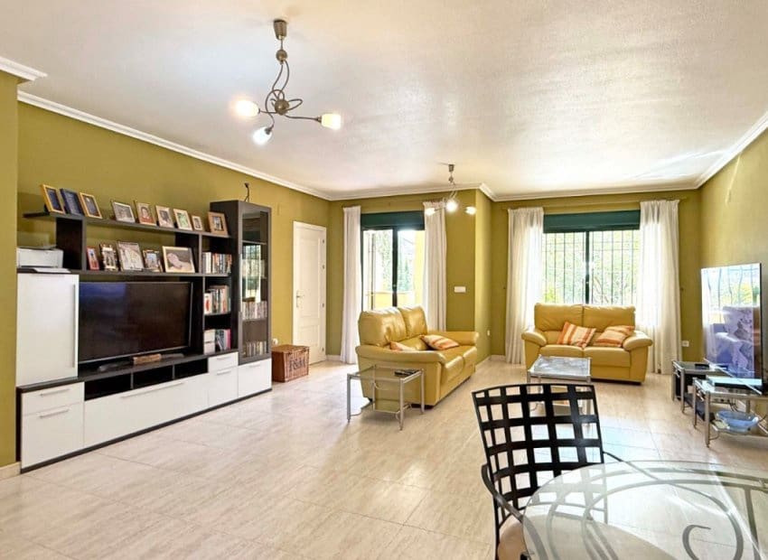 Apartamento de 2 habitaciones en Campoamor en venta con piscina - 215.000 € (Ref: 8820604)