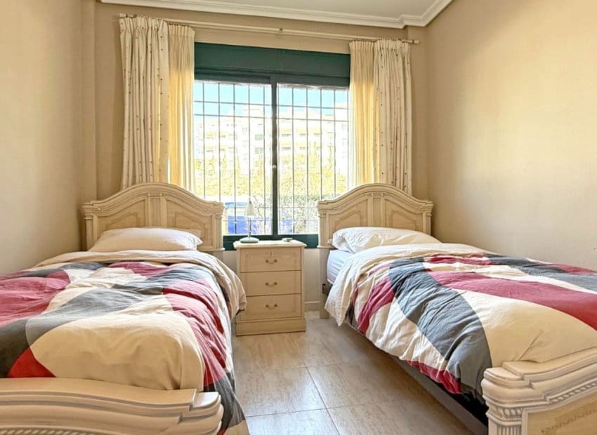 Apartamento de 2 habitaciones en Campoamor en venta con piscina - 215.000 € (Ref: 8820604)