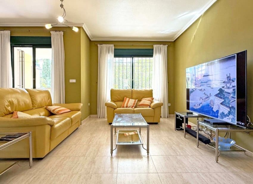 Apartamento de 2 habitaciones en Campoamor en venta con piscina - 215.000 € (Ref: 8820604)