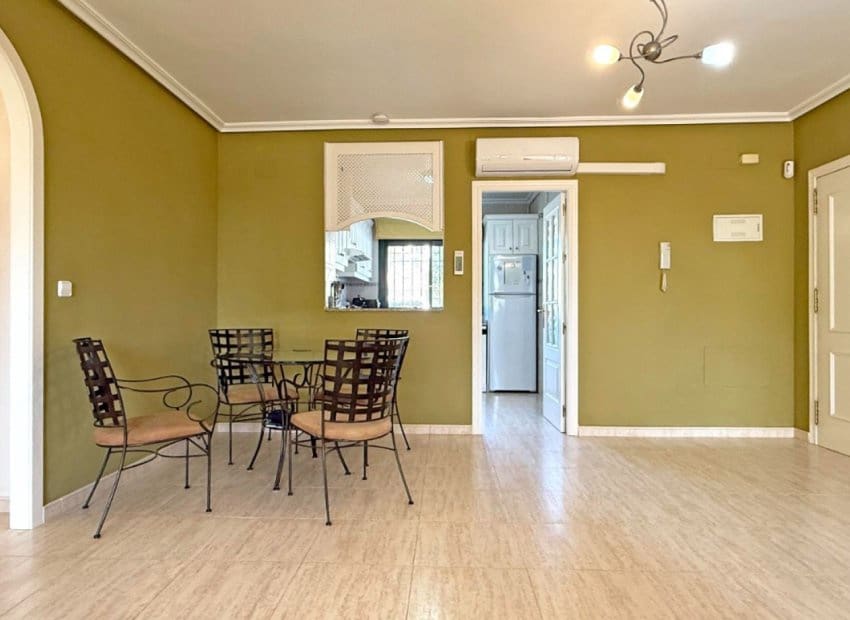 Apartamento de 2 habitaciones en Campoamor en venta con piscina - 215.000 € (Ref: 8820604)