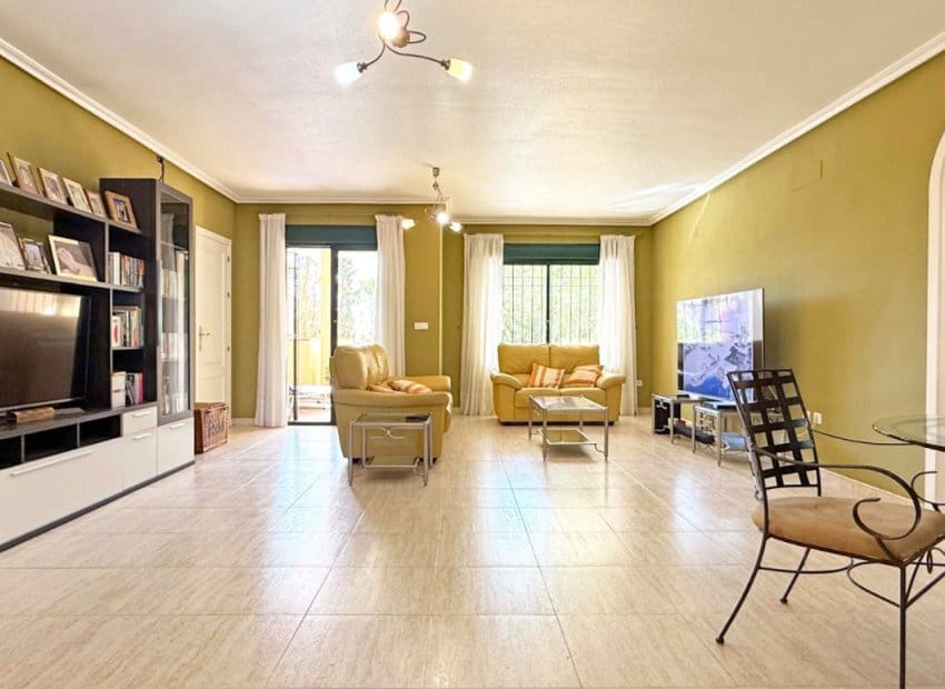 Apartamento de 2 habitaciones en Campoamor en venta con piscina - 215.000 € (Ref: 8820604)