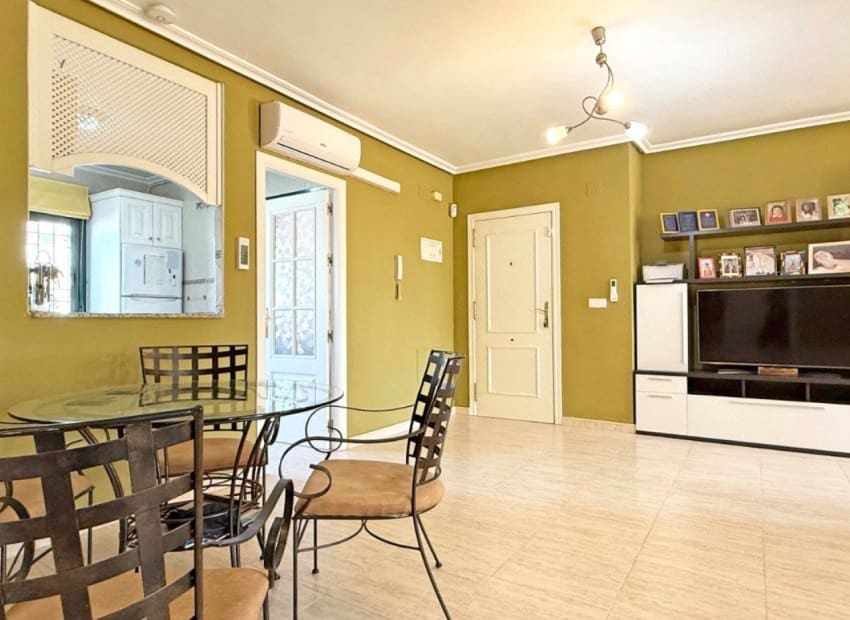 Apartamento de 2 habitaciones en Campoamor en venta con piscina - 215.000 € (Ref: 8820604)