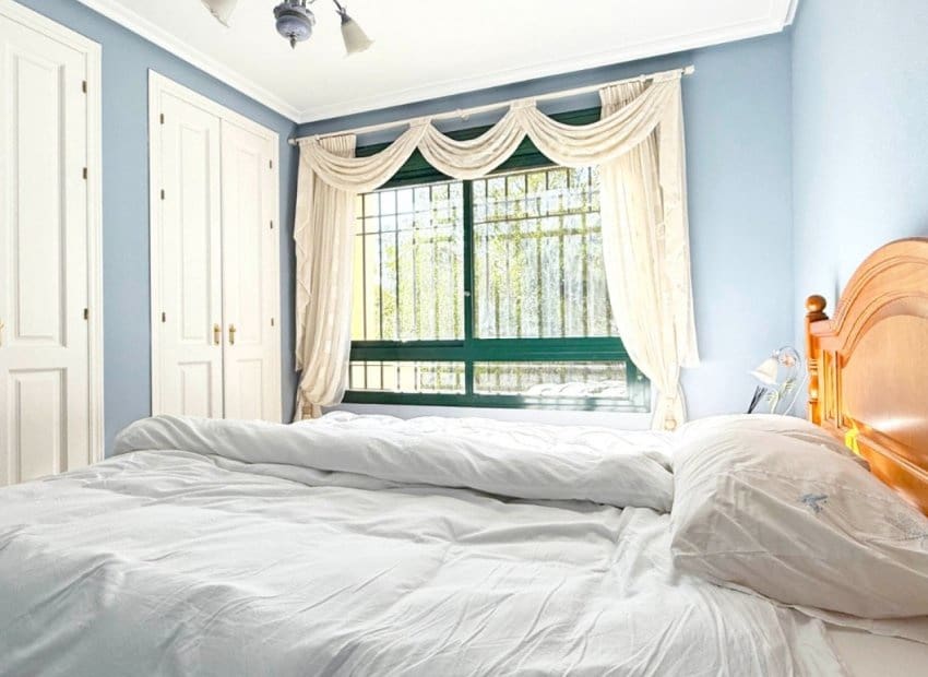 Apartamento de 2 habitaciones en Campoamor en venta con piscina - 215.000 € (Ref: 8820604)