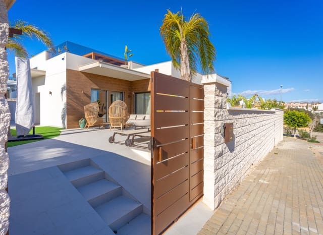 4 slaapkamer Villa te koop in San Miguel de Salinas met zwembad - € 589.000 (Ref: 8820611)