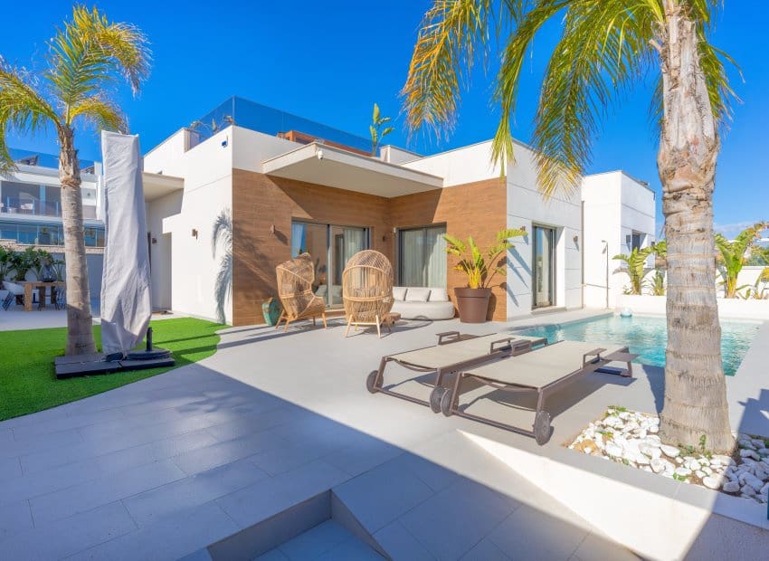 4 slaapkamer Villa te koop in San Miguel de Salinas met zwembad - € 589.000 (Ref: 8820611)