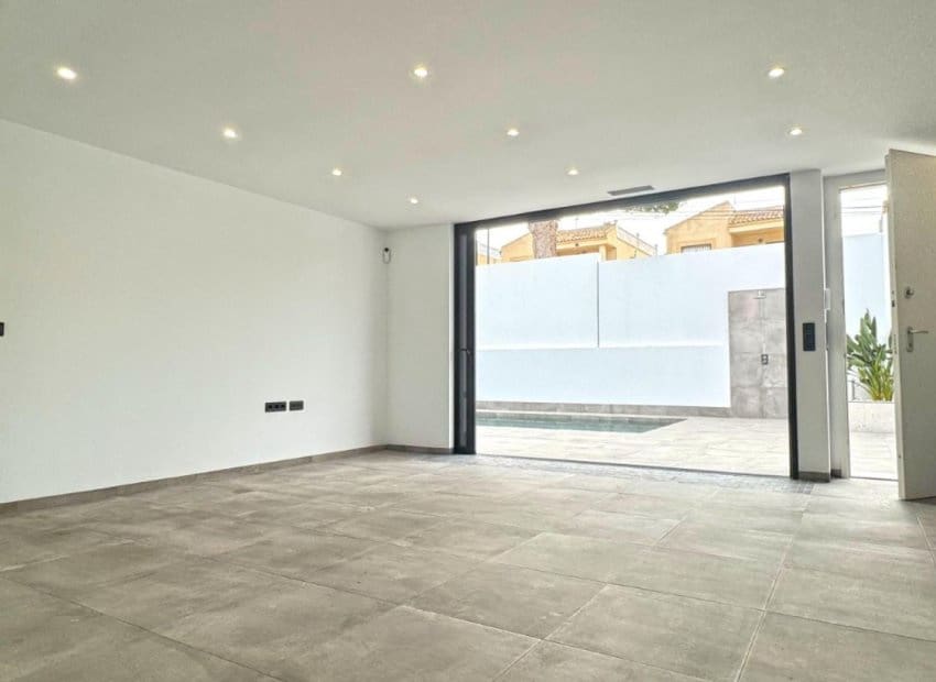 Chalet de 4 habitaciones en Los Balcones en venta con piscina - 495.000 € (Ref: 8829978)