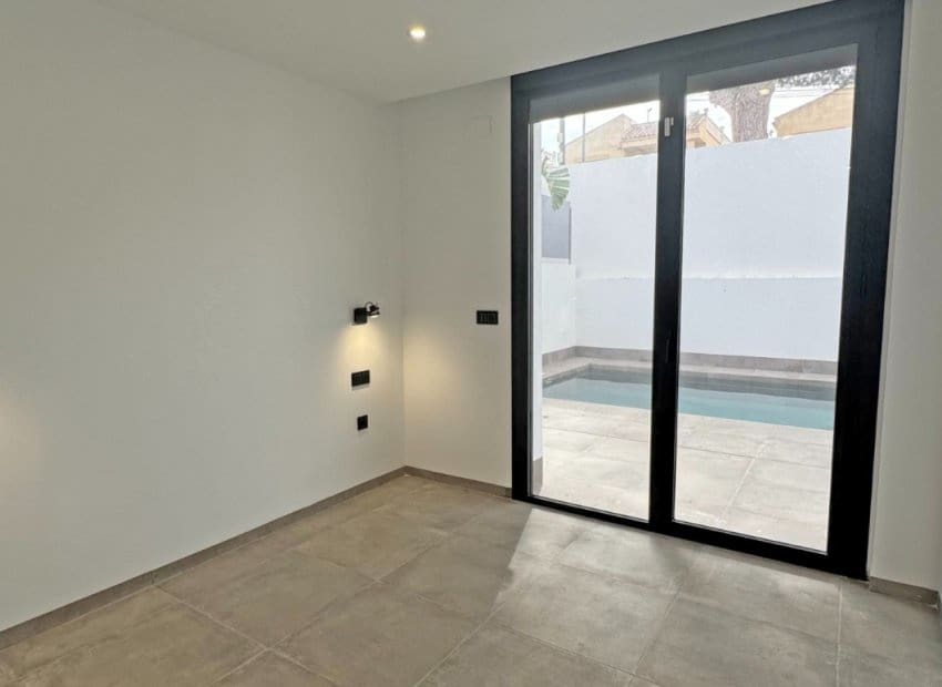 Chalet de 4 habitaciones en Los Balcones en venta con piscina - 495.000 € (Ref: 8829978)