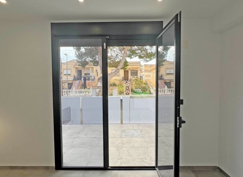 Chalet de 4 habitaciones en Los Balcones en venta con piscina - 495.000 € (Ref: 8829978)